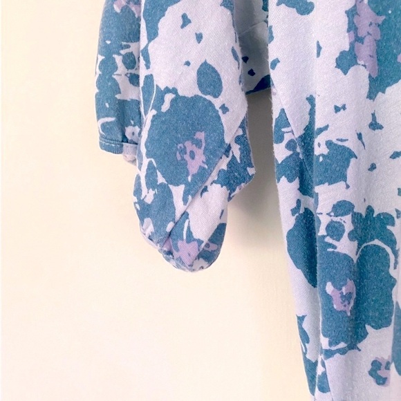 LC Teal Blue Gray Floral Women's Top Size Medium Banded Hem Short Sleeves Top - Picture 5 of 7